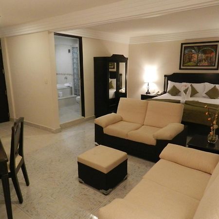 Hotel Victoria เมริดา ภายนอก รูปภาพ A suite at the hotel